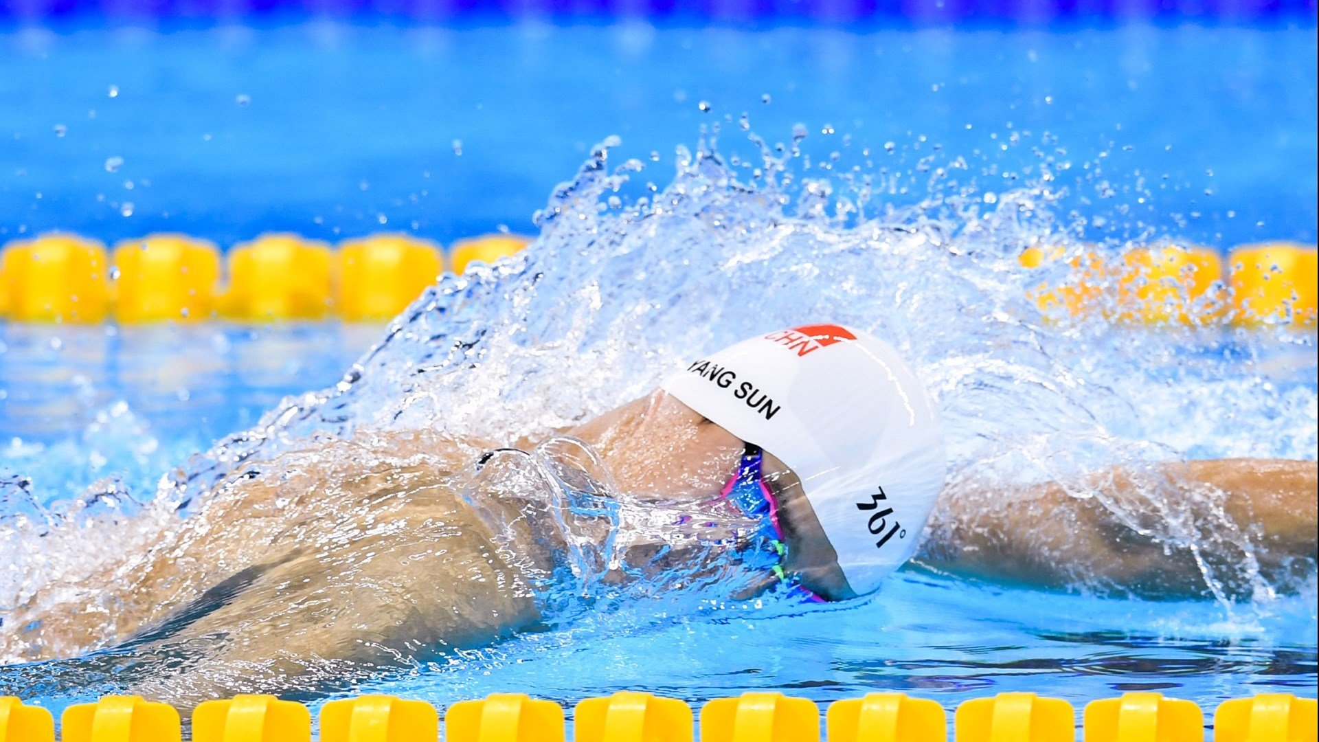 大学生运动会开幕，校园体育氛围浓厚，大学召开运动会